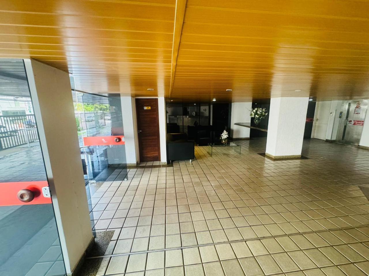 De Ponta Em Frente Ao Tropico Com Manobrista - Apto 208 * Maceió